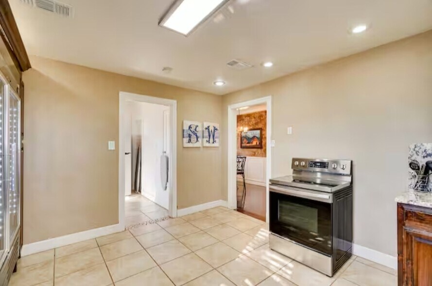 More Photos Of 2070 SW Loop 338, Odessa Specialty For Lease