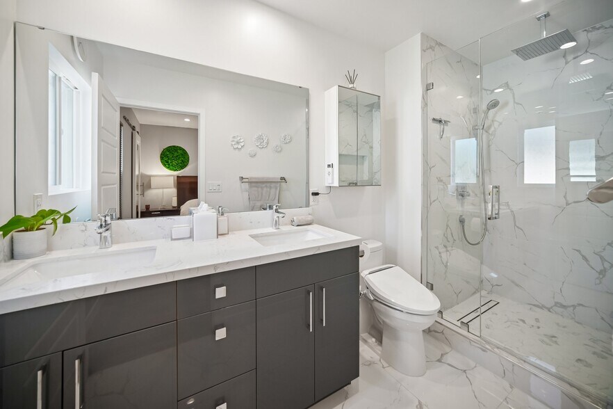 More Photos Of 8434 Oakdale Ave, Winnetka Multifamily For Sale