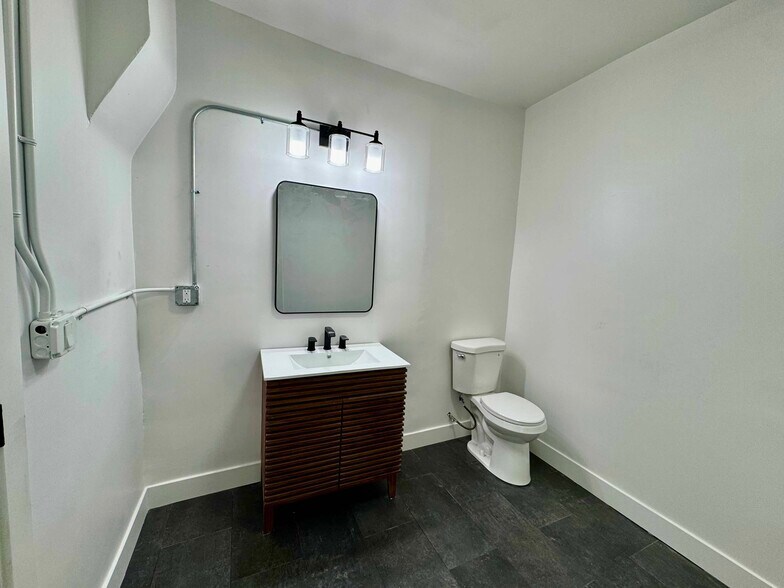 More Photos Of 715-717 12th St, Golden Unknown For Lease