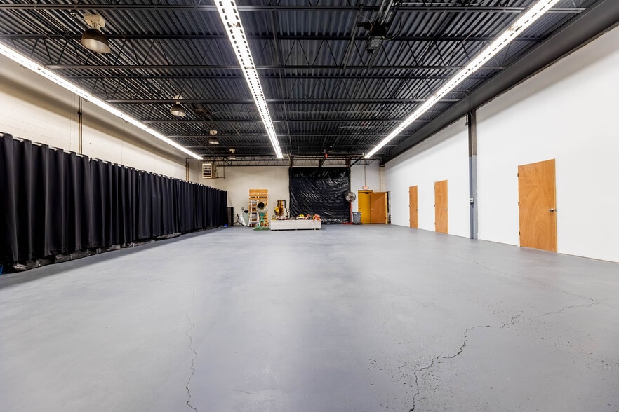 More Photos Of 17143 Westview Ave, Thornton Industrial For Sale