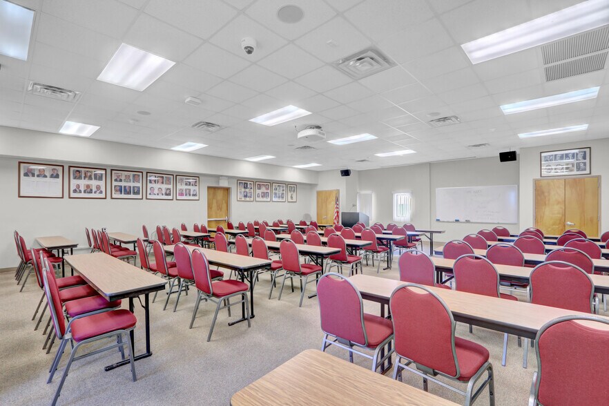 More Photos Of 346 Sunrise Hwy, West Babylon Office For Lease