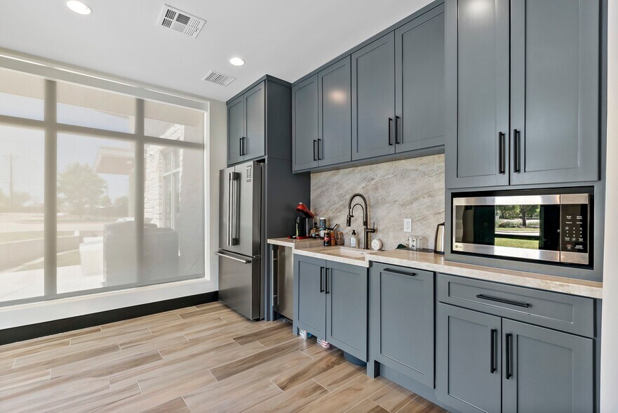 More Photos Of 1645 Greens Prairie Rd W, College Station Office For Lease
