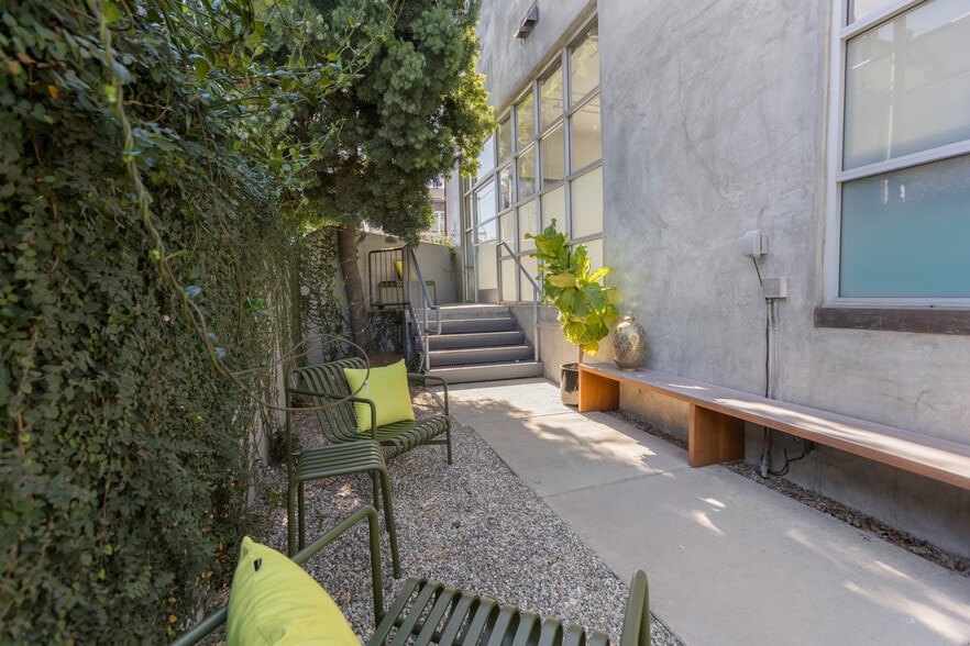 More Photos Of 500-530 Molino St, Los Angeles Office For Sale