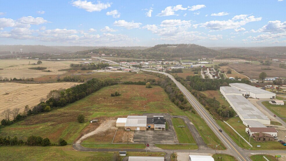 More Photos Of 302 E Happy Valley St, Cave City Light Distribution For Lease