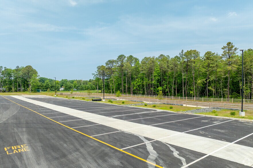 More Photos Of 620 W Commodore Boulevard, Jackson Distribution For Lease