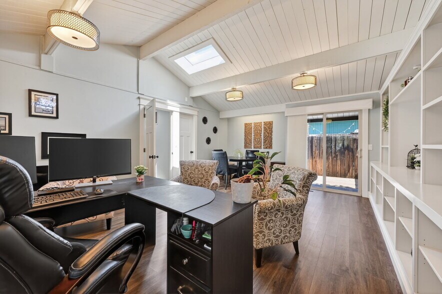 More Photos Of 1720 NE 4th St, Bend Office For Sale