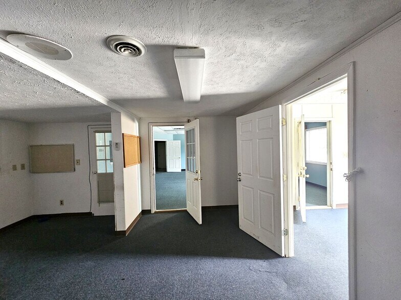 More Photos Of 425 S Lee St, Whiteville Office For Sale