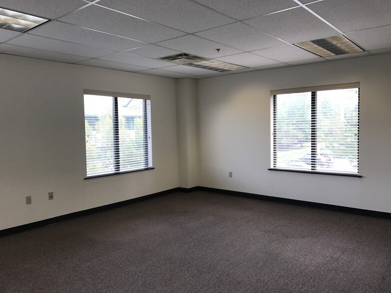 More Photos Of 6500 Brooktree Rd, Wexford Medical For Lease