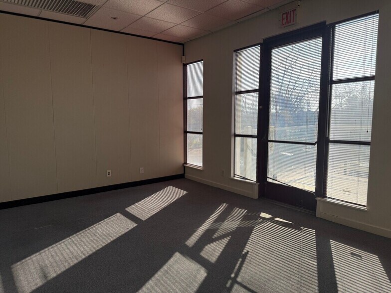 More Photos Of 2150 Mariner Square Dr, Alameda Office For Lease
