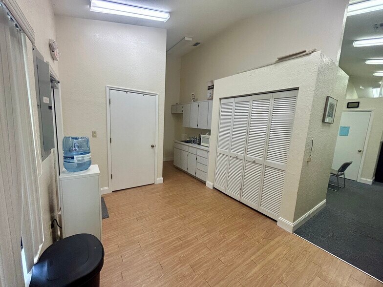 More Photos Of 5939 Virginia, New Port Richey Medical For Sale