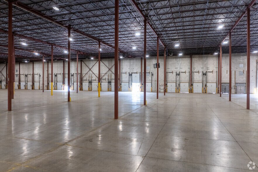 More Photos Of 88 Foster Cres, Mississauga Distribution For Lease