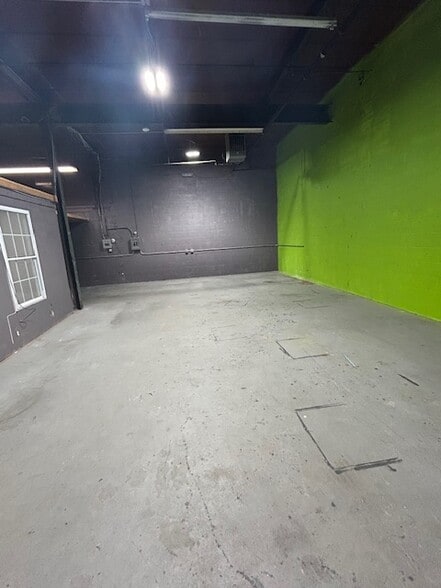 More Photos Of 55 Central Ave, Farmingdale Warehouse For Lease