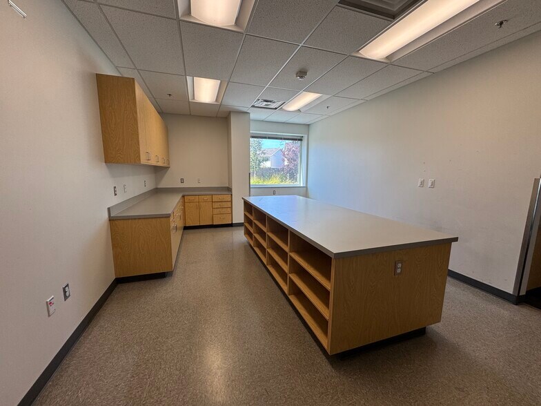 More Photos Of 1846 E 64th Ave, Anchorage Specialty For Sale