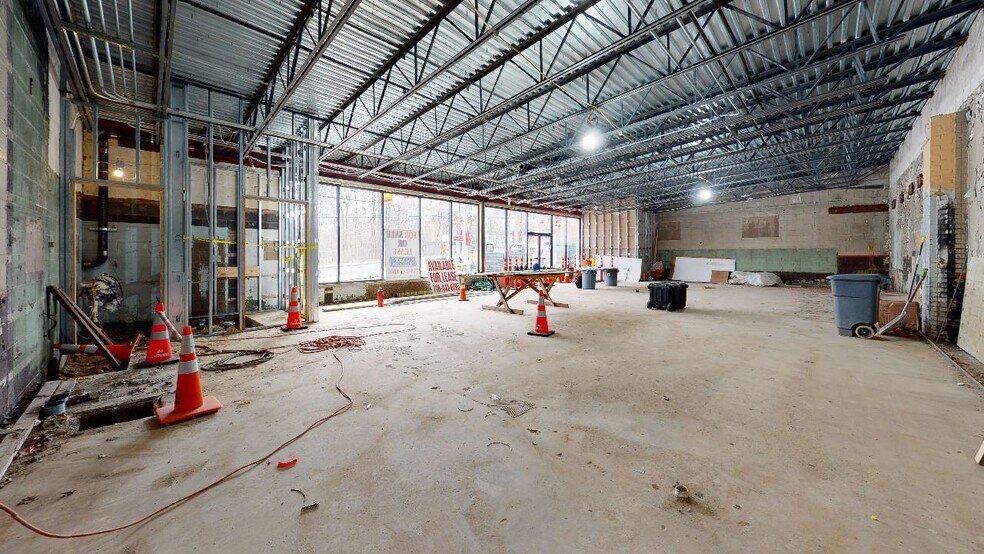 More Photos Of 1212 Victory Blvd, Staten Island Convenience Store For Lease