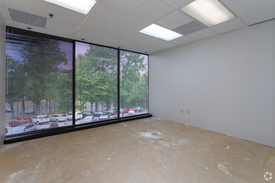 More Photos Of 3300 Battleground Ave, Greensboro Office For Lease