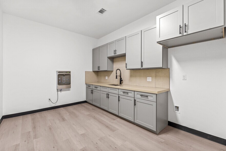 More Photos Of 3535 N Anza Rd, Palm Springs Warehouse For Lease