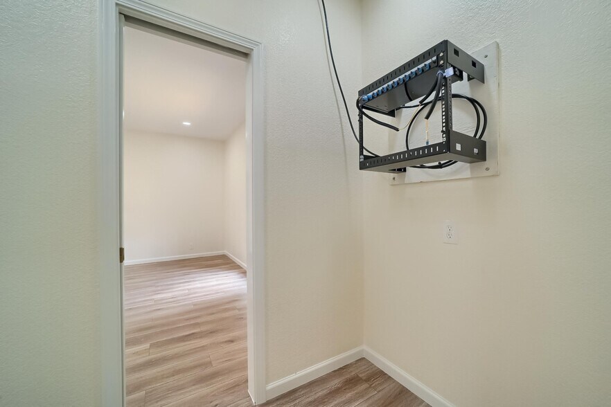 More Photos Of 4507 N Interstate 35, Austin Loft Creative Space For Lease