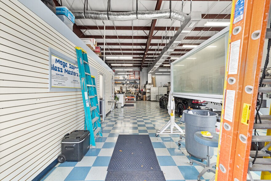 More Photos Of 1521 SW 12th Ave, Ocala Distribution For Sale