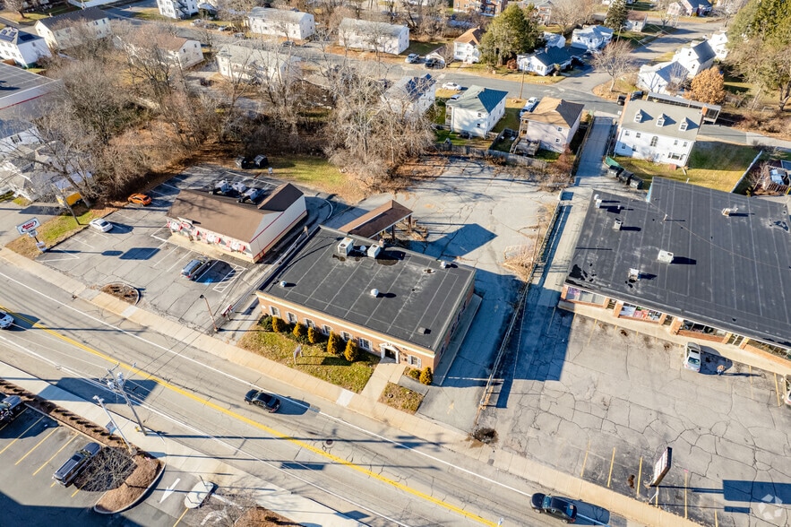 More Photos Of 115 E Main St, Webster Bank For Lease