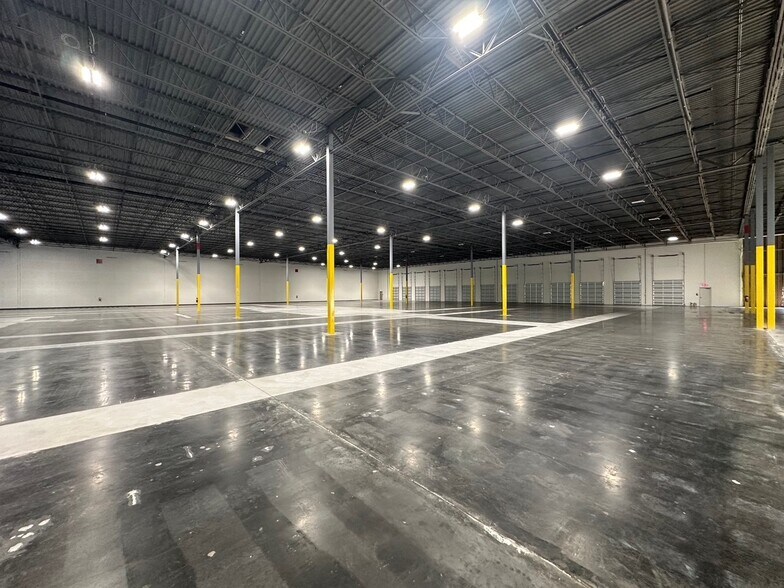 More Photos Of 1460 Vantage Way S, Jacksonville Warehouse For Lease