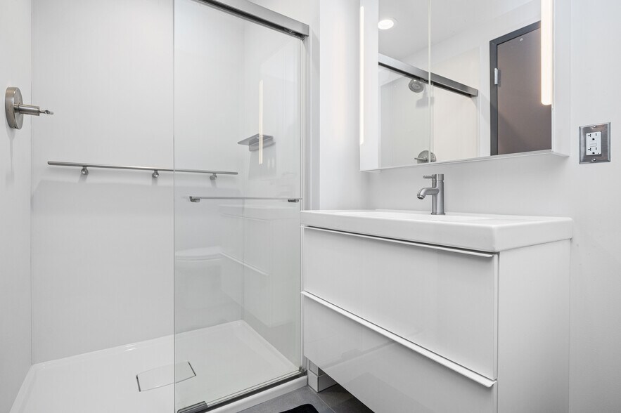 More Photos Of 123 Pit Ln, Pontiac Parking Garage For Sale
