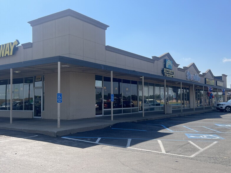 More Photos Of 4109 Hillcrest Plz, Vernon Unknown For Lease