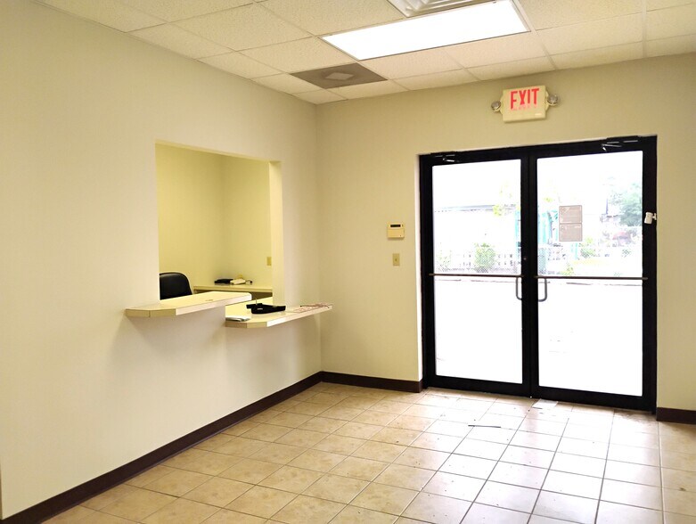 More Photos Of 1002 E Taylor St, Brownsville Office For Lease