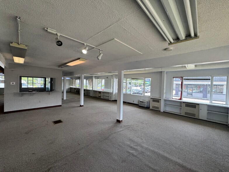 More Photos Of 523 Boston Post Rd, Old Saybrook Freestanding For Sale