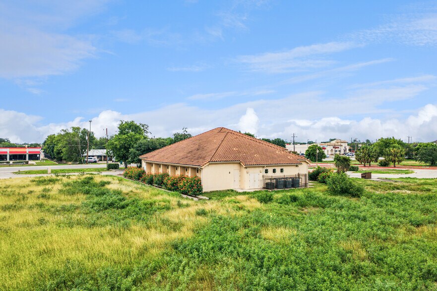 More Photos Of 3030 Rigsby Ave, San Antonio Medical For Sale