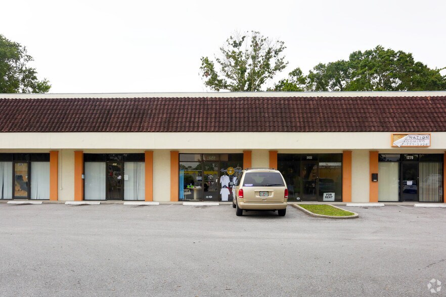 More Photos Of 1271-1291 San Christopher Dr, Dunedin General Retail For Lease
