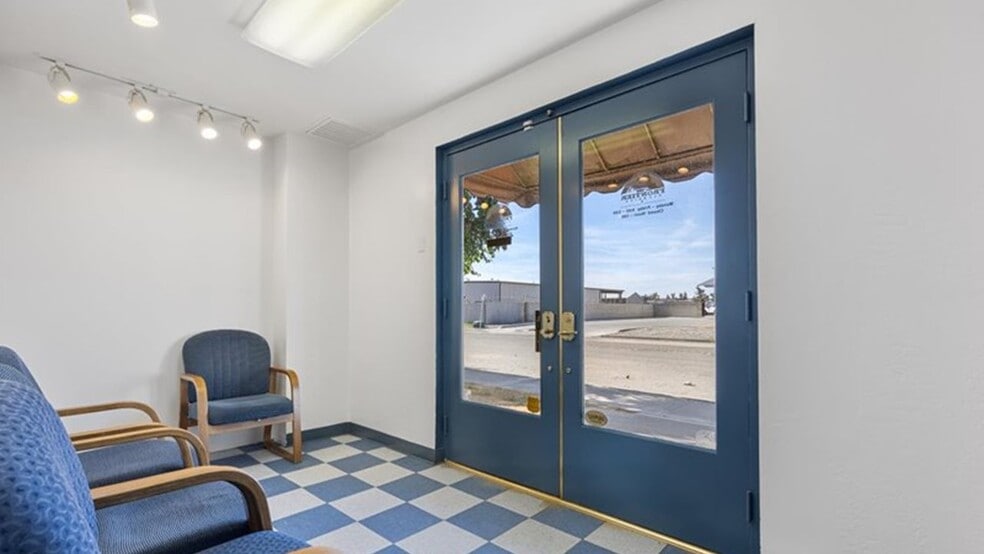 More Photos Of 6309 Seven Seas Ave, Bakersfield Warehouse For Lease