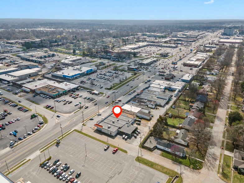 More Photos Of 1718 E Meadowmere St, Springfield General Retail For Lease