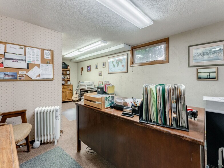 More Photos Of 737 NW Adams St, Mcminnville Office For Sale