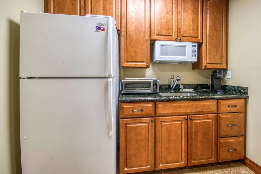 More Photos Of 2662-2698 SE Willoughby Blvd, Stuart Office For Sale