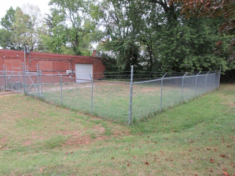 More Photos Of 6900 N Dixie Dr, Dayton Auto Repair For Sale