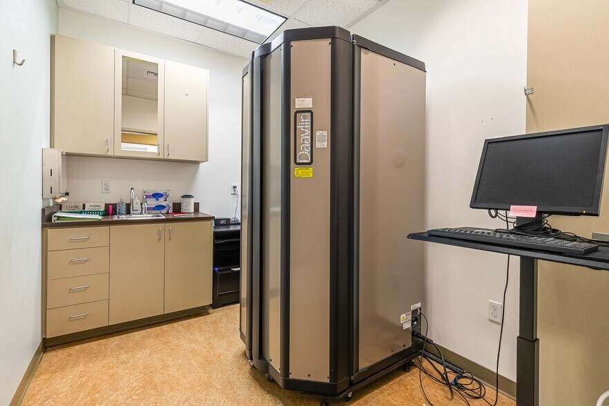 More Photos Of 905 Squalicum Way, Bellingham Flex For Sale