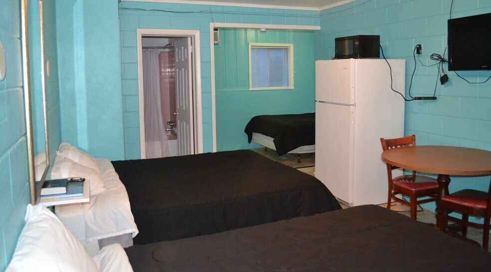 More Photos Of 213 Cape Fear Blvd, Carolina Beach Hotel For Sale