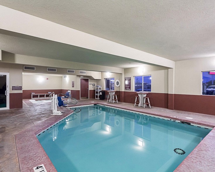More Photos Of 7515 W Taft St, Wichita Hotel For Sale
