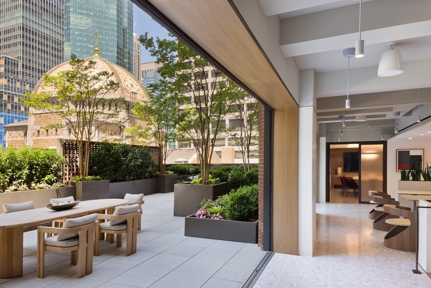 More Photos Of 560 Lexington Ave, New York Office For Lease