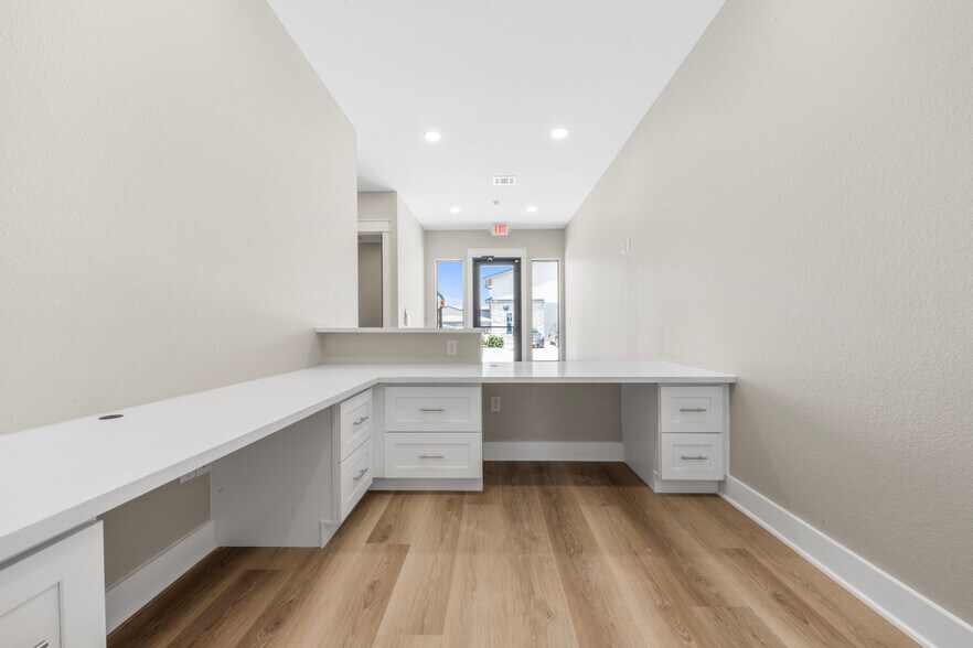 More Photos Of 213 Bella Katy Dr, Katy Medical For Lease