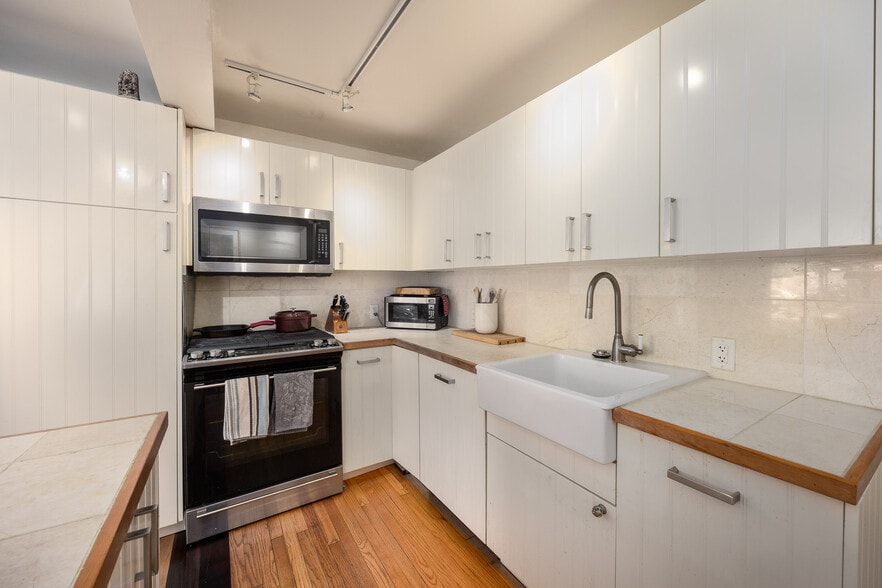 More Photos Of 8 Tannery Brook Rd, Woodstock Specialty For Sale