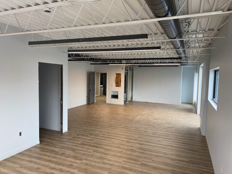 More Photos Of 6828 Commerce St, Springfield Office For Sale
