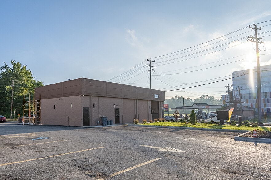 More Photos Of 5229 Madison Rd, Cincinnati Storefront Retail Office For Lease