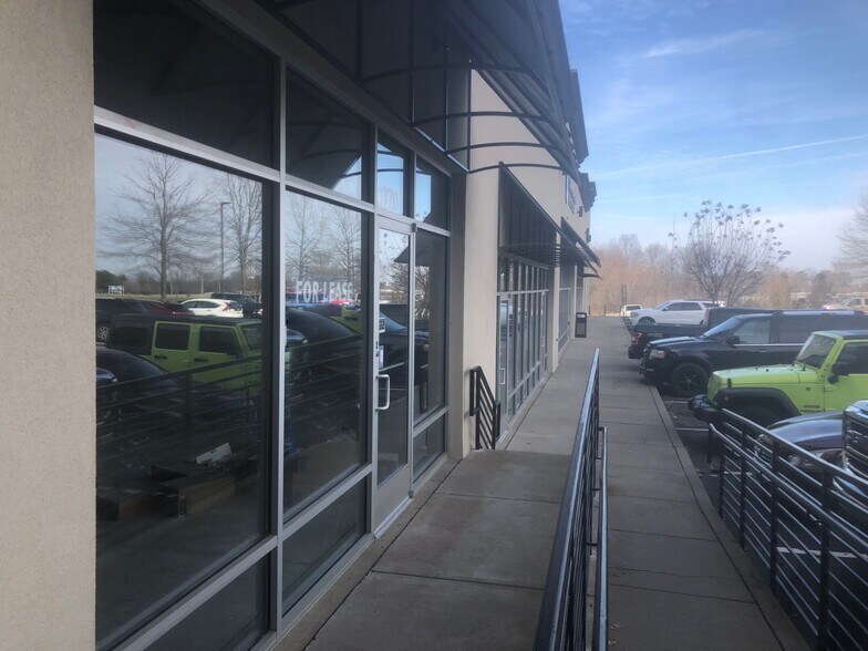 More Photos Of 2690 Madison St, Clarksville Storefront Retail Office For Lease