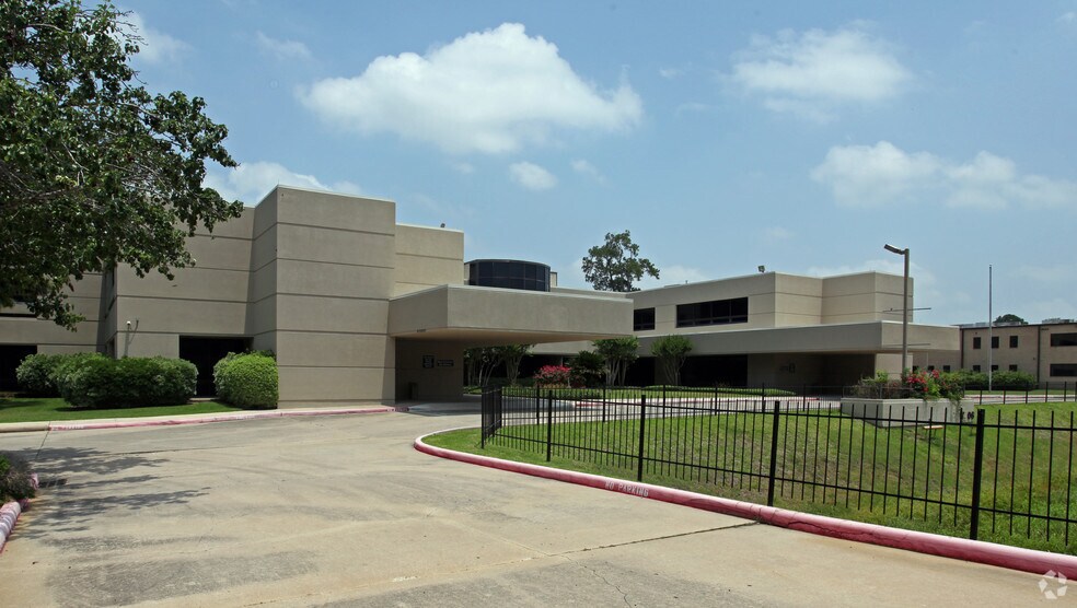 More Photos Of 17506 Red Oak Dr, Houston Hospital For Lease