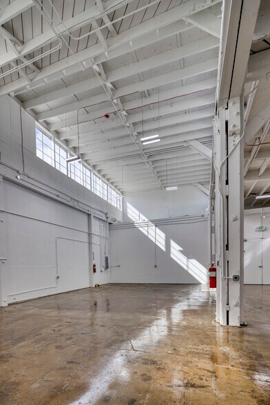 More Photos Of 3421 Hollis St, Oakland Warehouse For Sale