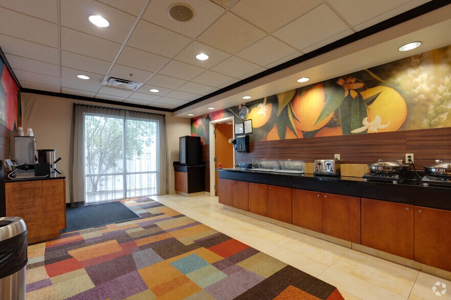 More Photos Of 1319 E King Ave, Kingsland Hotel For Sale