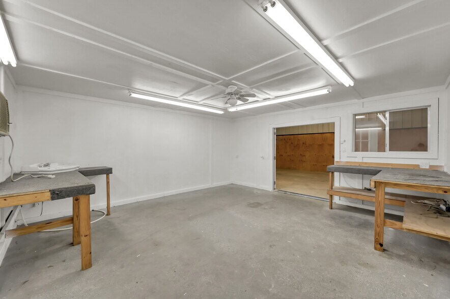 More Photos Of 32219 Tamina Rd, Magnolia Distribution For Lease