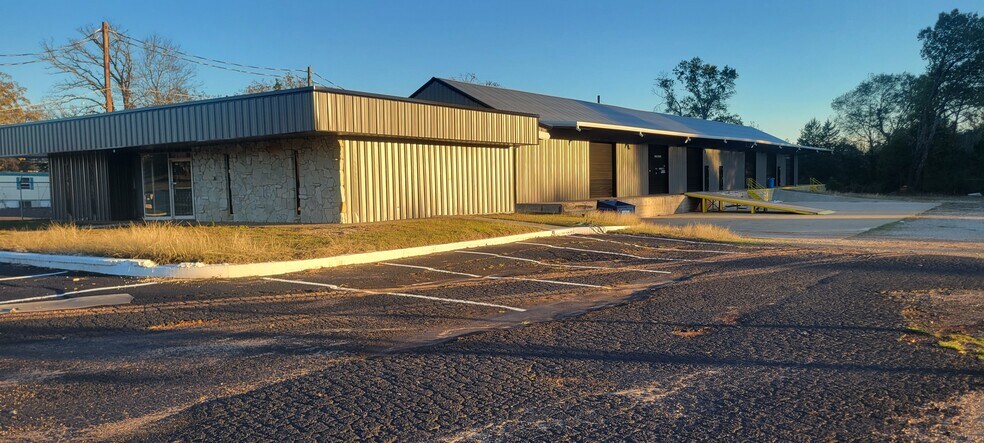 More Photos Of 2820 E Marshall Ave, Longview Light Manufacturing For Lease