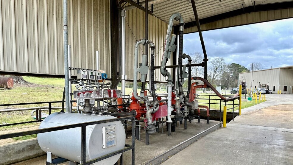 More Photos Of 180 Hunter Loop Rd, Montgomery Warehouse For Lease